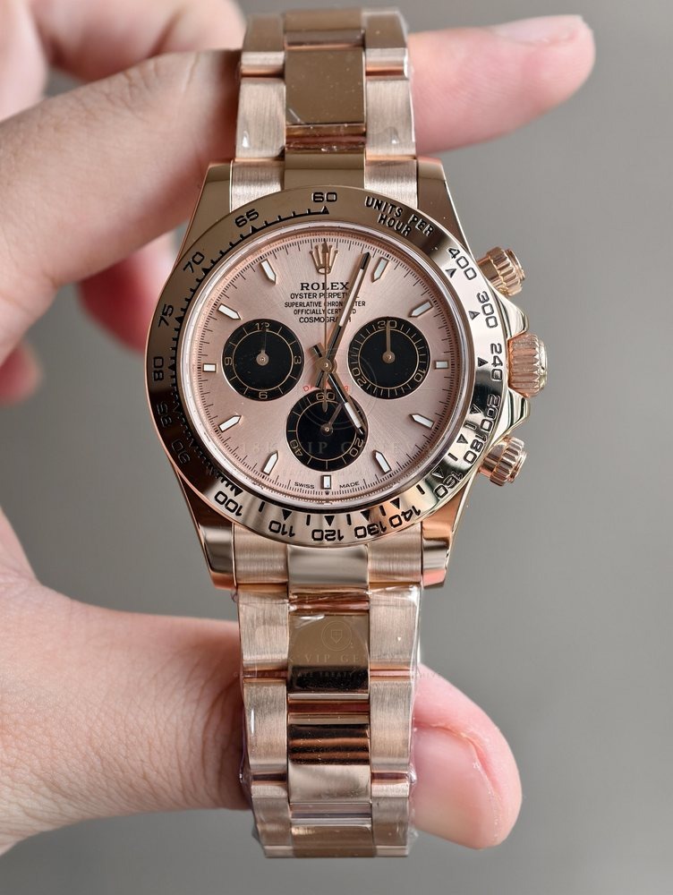 Rolex Cosmograph Daytona Natural Turquoise Dial 18K Yellow Gold Ref. 126518 — Private Vault Edition — Studio Gallery Plate II in 18K Yellow Gold Au750 (160.6g Verified Mass, Rolex Manufacture Cal. 4131 - 72h Power Reserve)