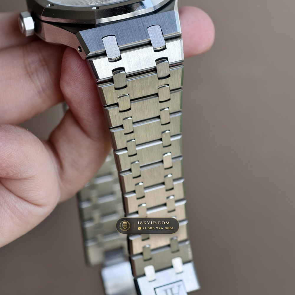 Audemars Piguet Royal Oak Selfwinding 41mm Geneva Atelier Spec Ref. 15510ST — Private Vault Edition — Studio Gallery Plate XI in 904L Stainless Steel Custom Architecture (166.4g Verified Mass, Audemars Piguet Cal. 4302 - 70h Power Reserve)