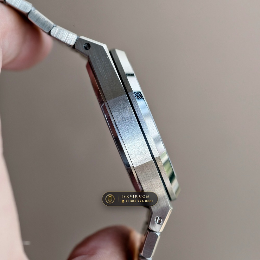 Audemars Piguet Royal Oak Selfwinding 41mm Geneva Atelier Spec Ref. 15510ST — Private Vault Edition — Studio Gallery Plate IV in 904L Stainless Steel Custom Architecture (166.4g Verified Mass, Audemars Piguet Cal. 4302 - 70h Power Reserve)