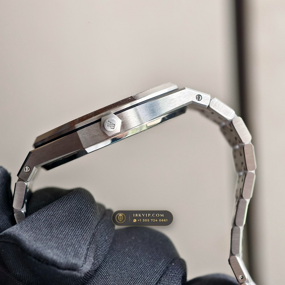 Audemars Piguet Royal Oak Jumbo Extra-Thin 39mm Ref. 15202ST — Private Vault Edition — Studio Gallery Plate VI in 904L Stainless Steel Custom Architecture (103.7g Verified Mass, Audemars Piguet Cal. 2121 Ultra-Thin)