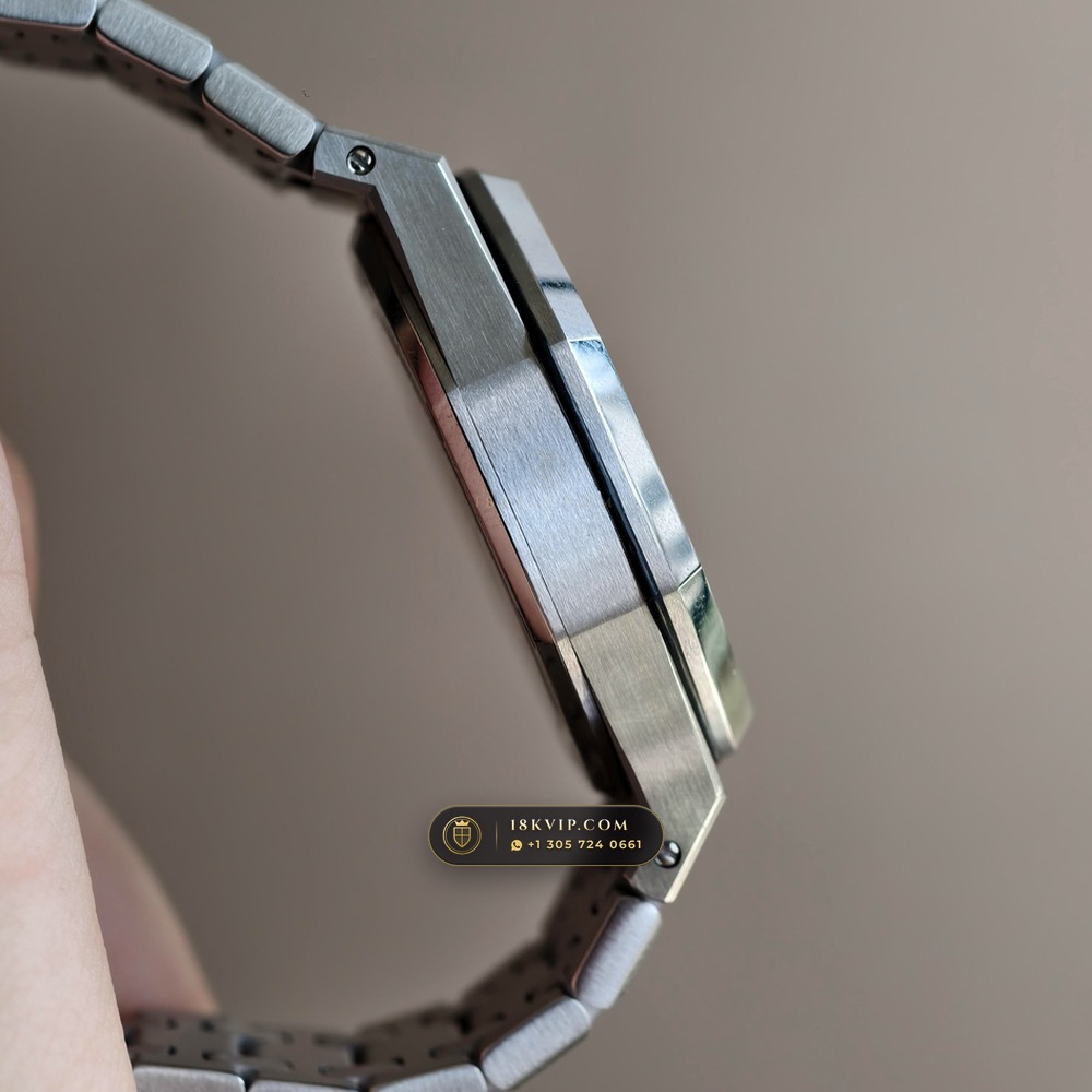 Audemars Piguet Royal Oak Selfwinding 37mm Sunburst Rhodium / Slate Grey Dial Ref. 15450ST — Private Vault Edition — Studio Gallery Plate V in 904L Stainless Steel Custom Architecture (132.2g Verified Mass, Audemars Piguet Cal. 3120 / Cal. 5900)