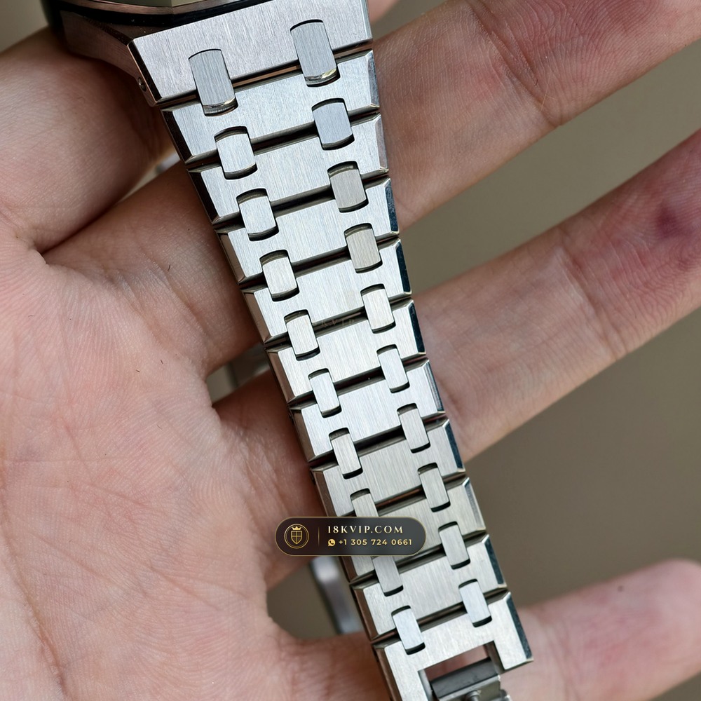 Audemars Piguet Royal Oak Selfwinding 37mm Sunburst Rhodium / Slate Grey Dial Ref. 15450ST — Private Vault Edition — Studio Gallery Plate VIII in 904L Stainless Steel Custom Architecture (132.2g Verified Mass, Audemars Piguet Cal. 3120 / Cal. 5900)