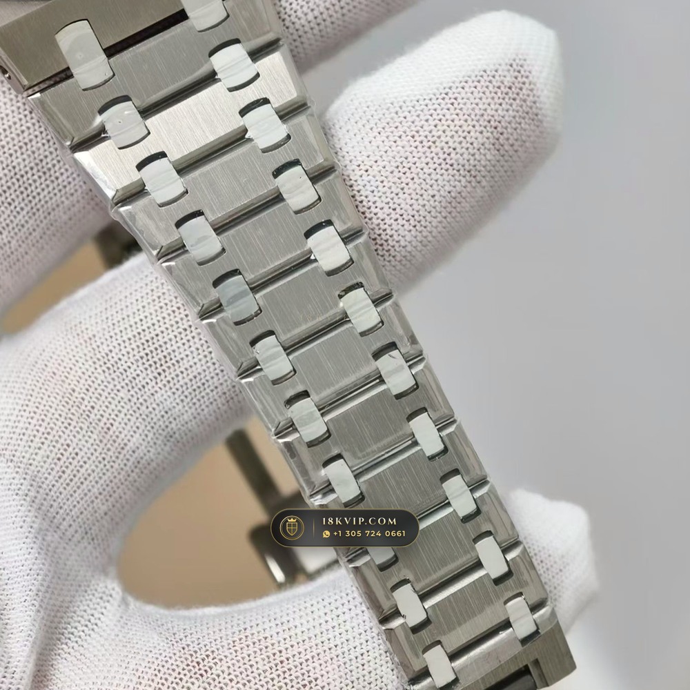 Audemars Piguet Royal Oak Jumbo Extra-Thin 39mm Ref. 15202IP.OO.1240IP.01 — Private Vault Edition — Studio Gallery Plate VII in Grade 5 Titanium Monobloc (93.6g Verified Mass, Audemars Piguet Cal. 2121 Ultra-Thin)