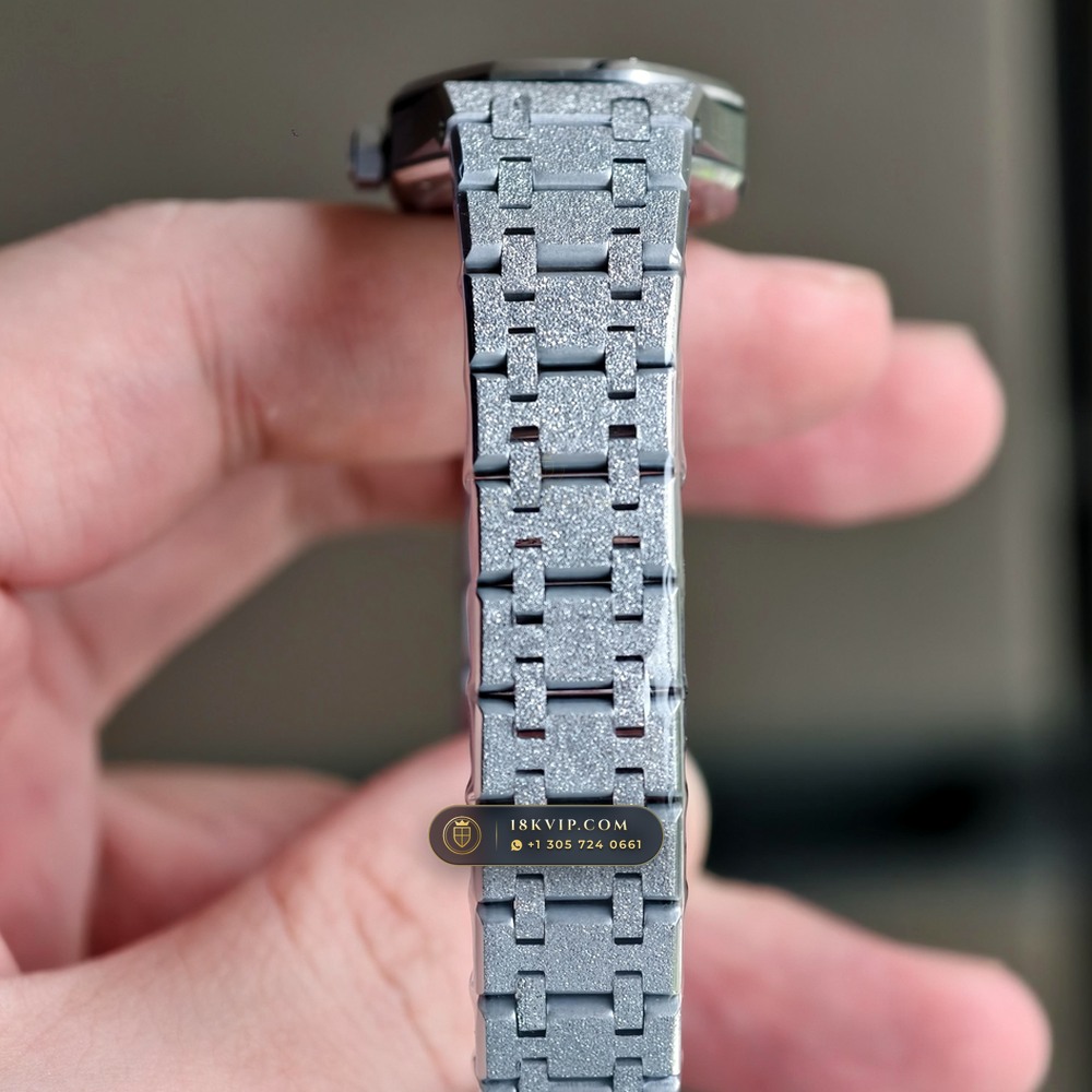 Audemars Piguet Royal Oak Mini Frosted Gold 23mm 18K White Gold Ref. 67630BC.GG.1312BC.01 — Private Vault Edition — Studio Gallery Plate III in 18K White Gold Au750 (73.6g Verified Mass, Audemars Piguet Cal. 2730)
