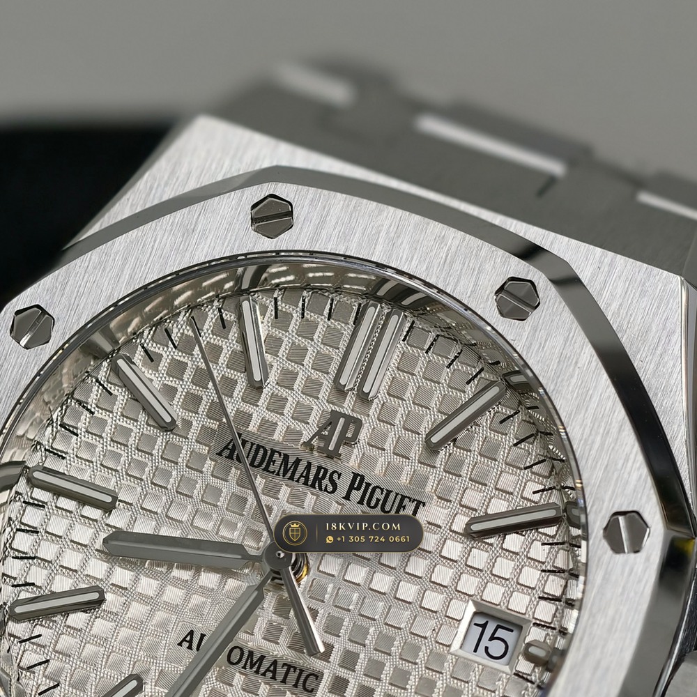 Audemars Piguet Royal Oak Selfwinding 37mm Geneva Atelier Spec Ref. 15450ST — Private Vault Edition — Studio Gallery Plate IV in 904L Stainless Steel Custom Architecture (132.3g Verified Mass, Audemars Piguet Cal. 3120 / Cal. 5900)