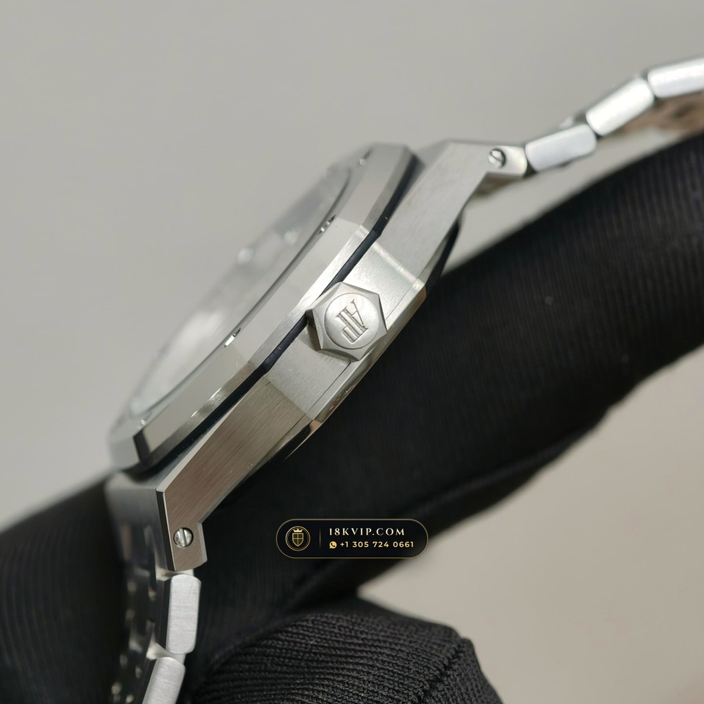 Audemars Piguet Royal Oak Selfwinding 37mm Geneva Atelier Spec Ref. 15450ST — Private Vault Edition — Studio Gallery Plate VI in 904L Stainless Steel Custom Architecture (132.3g Verified Mass, Audemars Piguet Cal. 3120 / Cal. 5900)