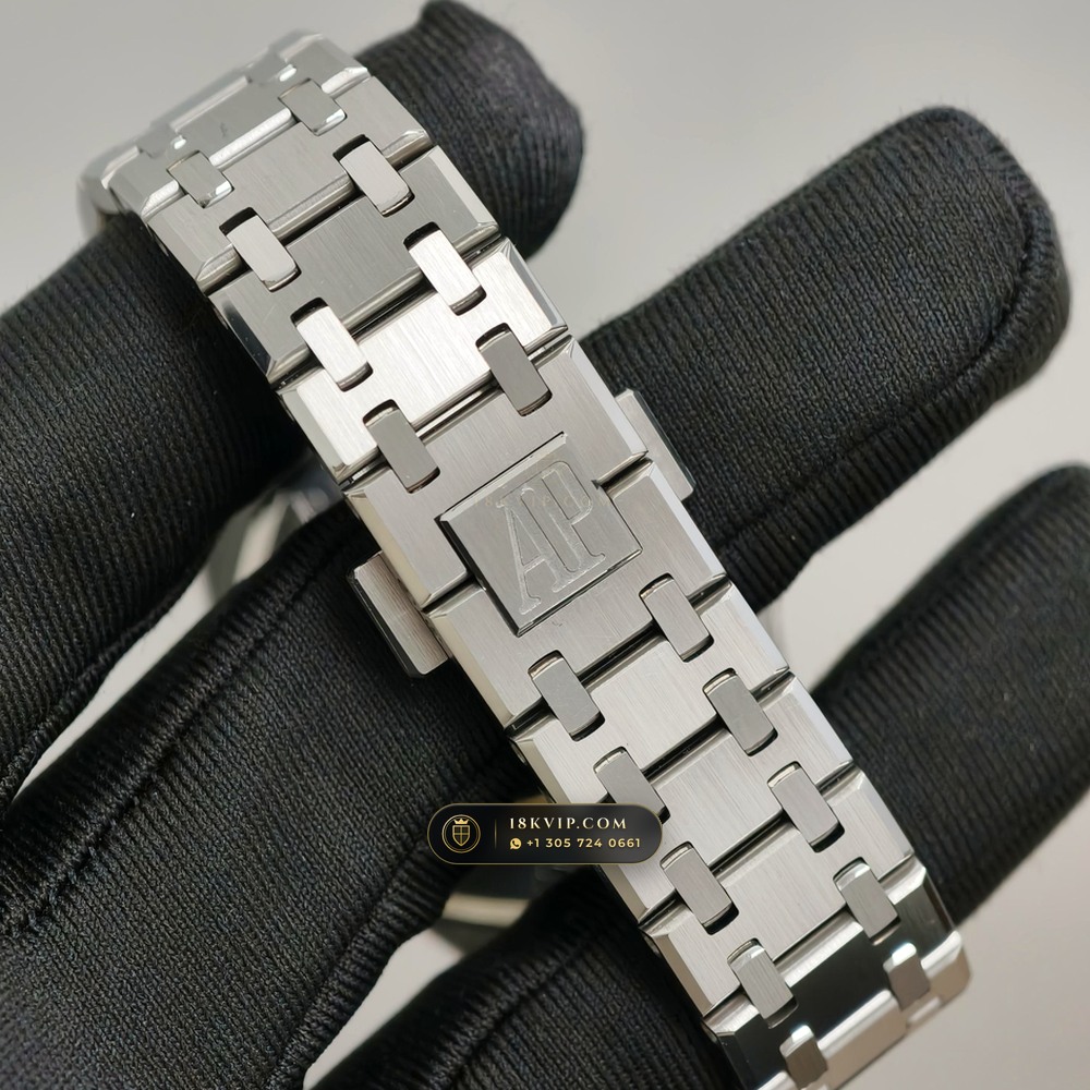 Audemars Piguet Royal Oak Selfwinding 37mm Geneva Atelier Spec Ref. 15450ST — Private Vault Edition — Studio Gallery Plate VII in 904L Stainless Steel Custom Architecture (132.3g Verified Mass, Audemars Piguet Cal. 3120 / Cal. 5900)