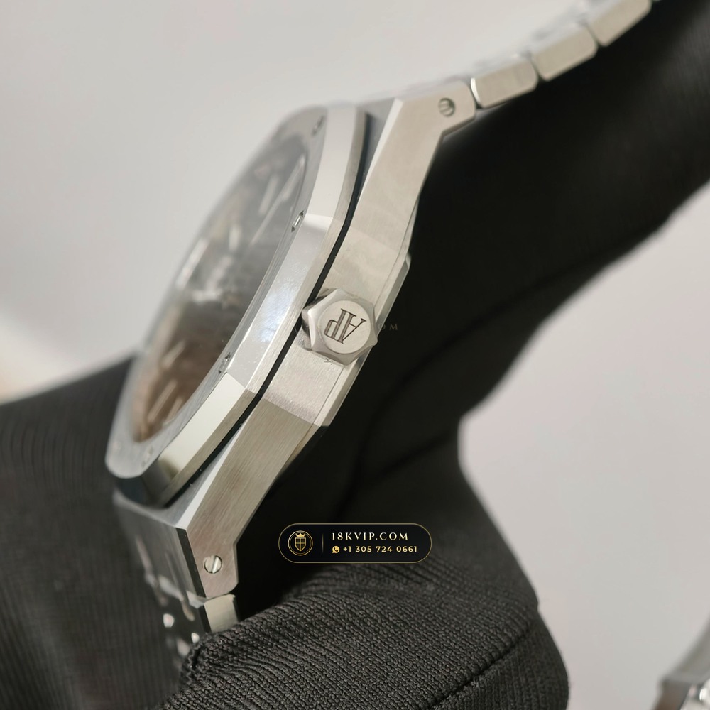 Audemars Piguet Royal Oak Selfwinding 41mm Custom Tapestry Dial Flush Bezel Screws Ref. 15510ST — Private Vault Edition — Studio Gallery Plate V in 904L Stainless Steel Custom Architecture (166.7g Verified Mass, Audemars Piguet Cal. 4302 - 70h Power Reserve)