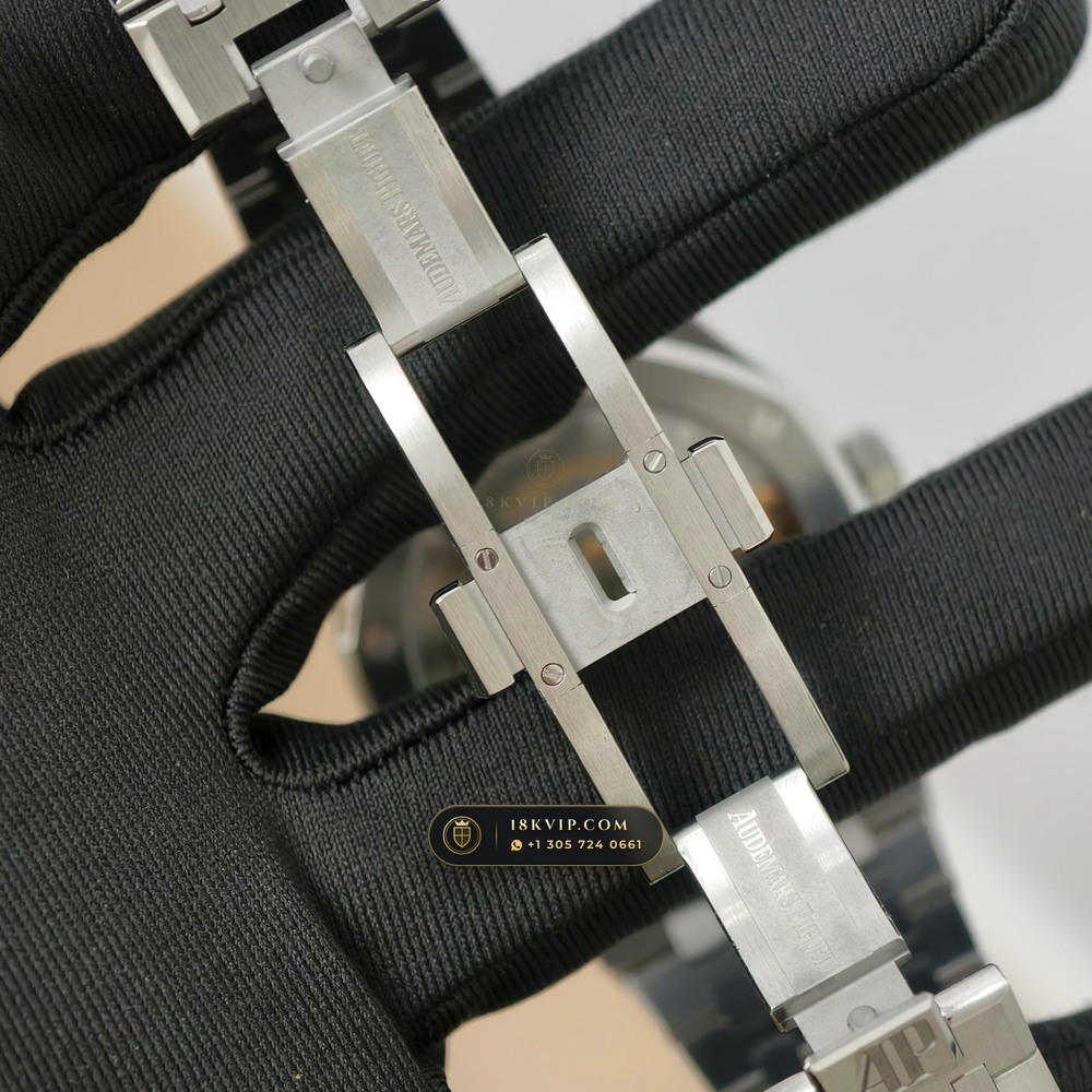 Audemars Piguet Royal Oak Selfwinding 41mm Custom Tapestry Dial Flush Bezel Screws Ref. 15510ST — Private Vault Edition — Studio Gallery Plate VII in 904L Stainless Steel Custom Architecture (166.7g Verified Mass, Audemars Piguet Cal. 4302 - 70h Power Reserve)