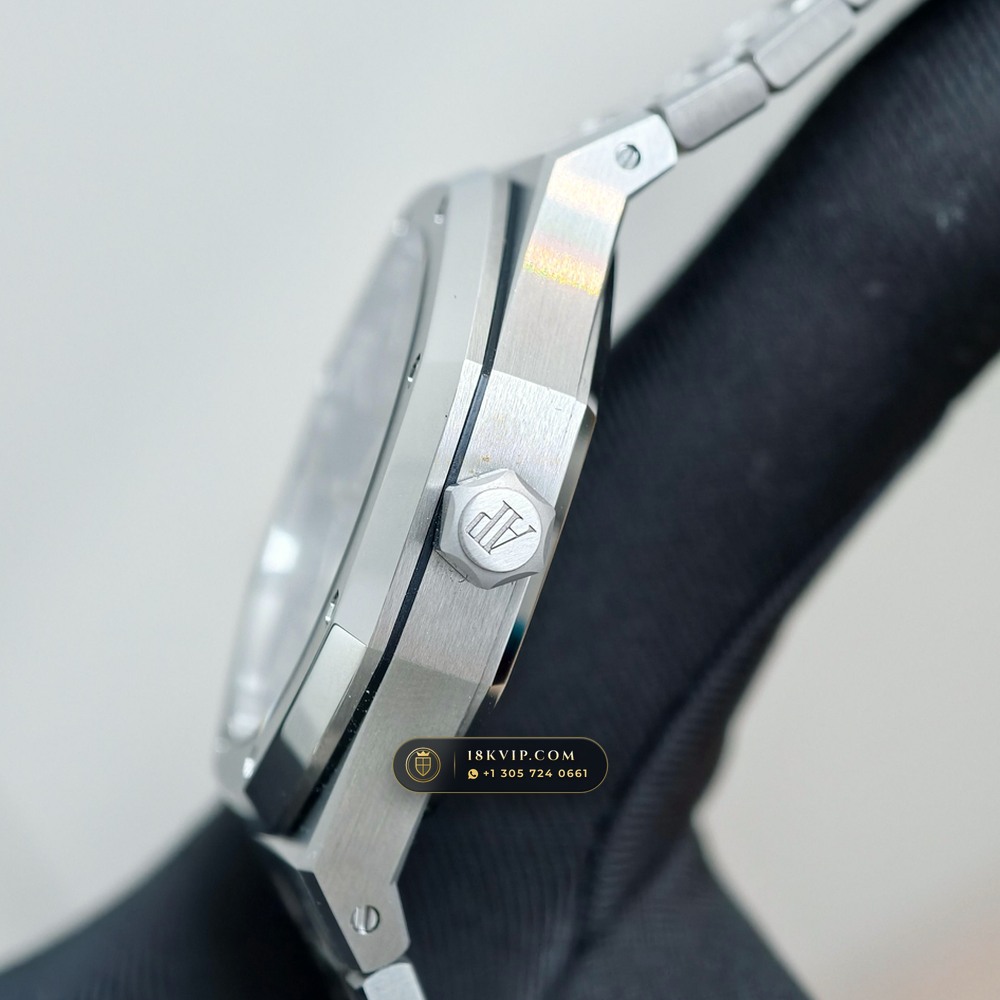 Audemars Piguet Royal Oak Selfwinding 41mm Chronometer Regulated Spec Ref. 15510ST — Private Vault Edition — Studio Gallery Plate V in 904L Stainless Steel Custom Architecture (166.4g Verified Mass, Audemars Piguet Cal. 4302 - 70h Power Reserve)