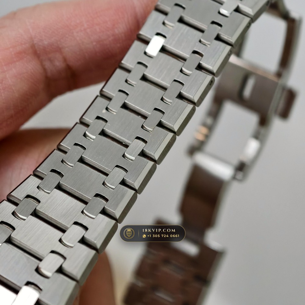Audemars Piguet Royal Oak Selfwinding 41mm Custom Tapestry Dial Deep Crystal Optics Ref. 15500ST — Private Vault Edition — Studio Gallery Plate VIII in 904L Stainless Steel Custom Architecture (166.5g Verified Mass, Audemars Piguet Cal. 4302 - 70h Power Reserve)