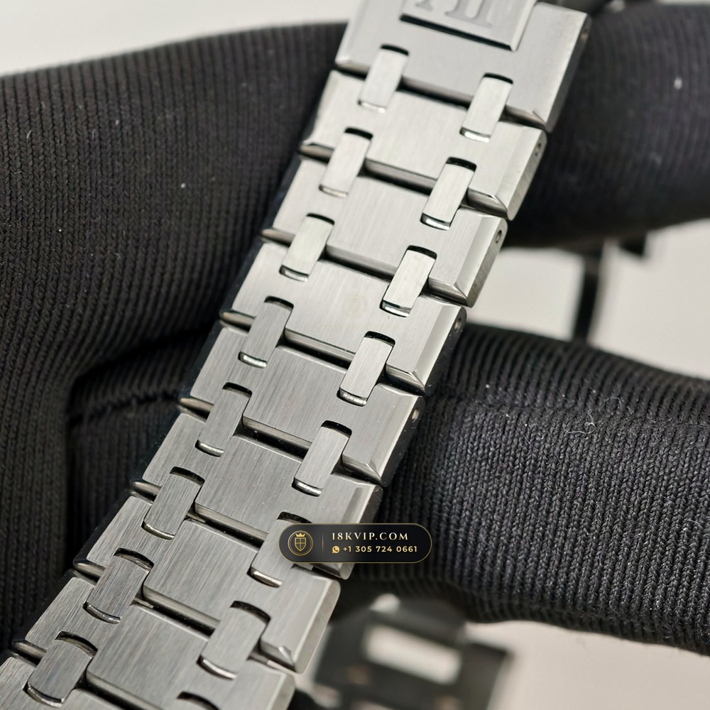Audemars Piguet Royal Oak Selfwinding 37mm Chronometer Regulated Spec Ref. 15450ST — Private Vault Edition — Studio Gallery Plate V in 904L Stainless Steel Custom Architecture (132.1g Verified Mass, Audemars Piguet Cal. 3120 / Cal. 5900)