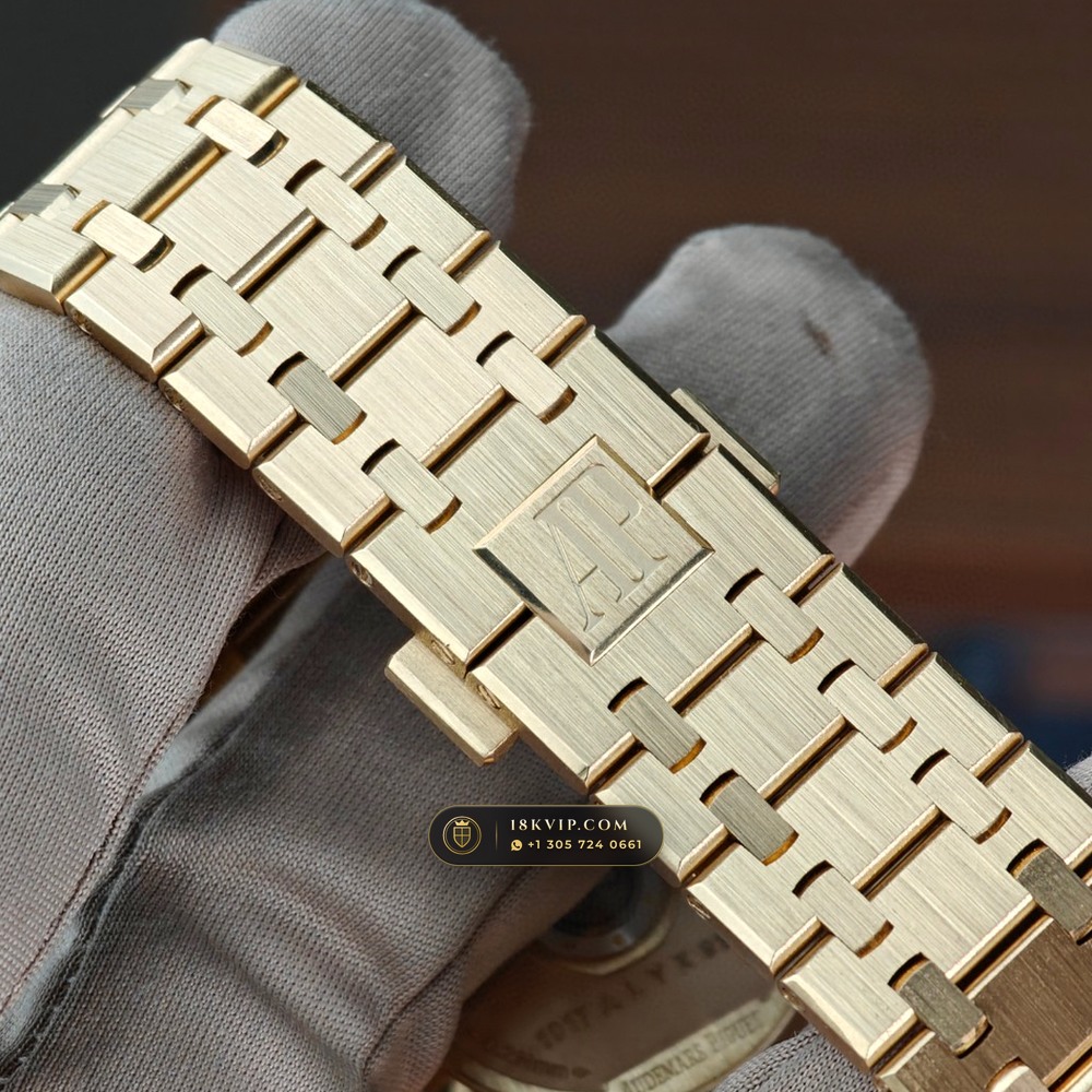 Audemars Piguet Royal Oak Selfwinding Chronograph 41mm 18K Yellow Gold Ref. 26240BA.OO.1320BA.01 — Private Vault Edition — Studio Gallery Plate VI in 18K Yellow Gold Au750 (246.0g Verified Mass, Audemars Piguet Cal. 4401 Flyback Chronograph)