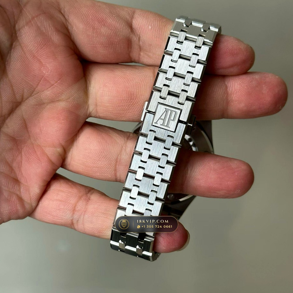 Audemars Piguet Royal Oak Selfwinding 37mm Diamond-Set Bezel Ref. 15450ST — Private Vault Edition — Studio Gallery Plate VI in 904L Stainless Steel Custom Architecture (132.1g Verified Mass, Audemars Piguet Cal. 3120 / Cal. 5900)