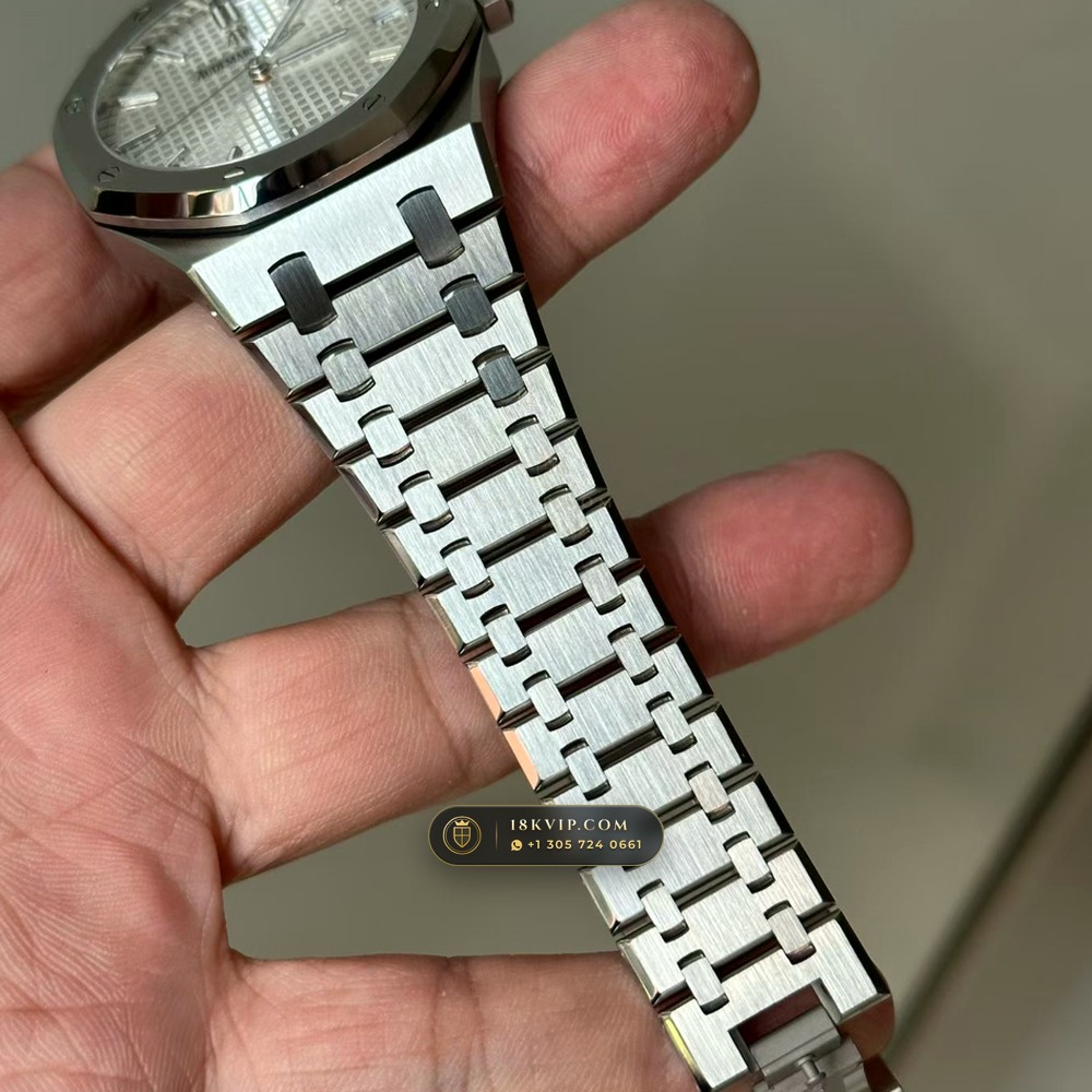 Audemars Piguet Royal Oak Selfwinding 41mm Geneva Atelier Spec Ref. 15500ST — Private Vault Edition — Studio Gallery Plate IV in 904L Stainless Steel Custom Architecture (166.8g Verified Mass, Audemars Piguet Cal. 4302 - 70h Power Reserve)