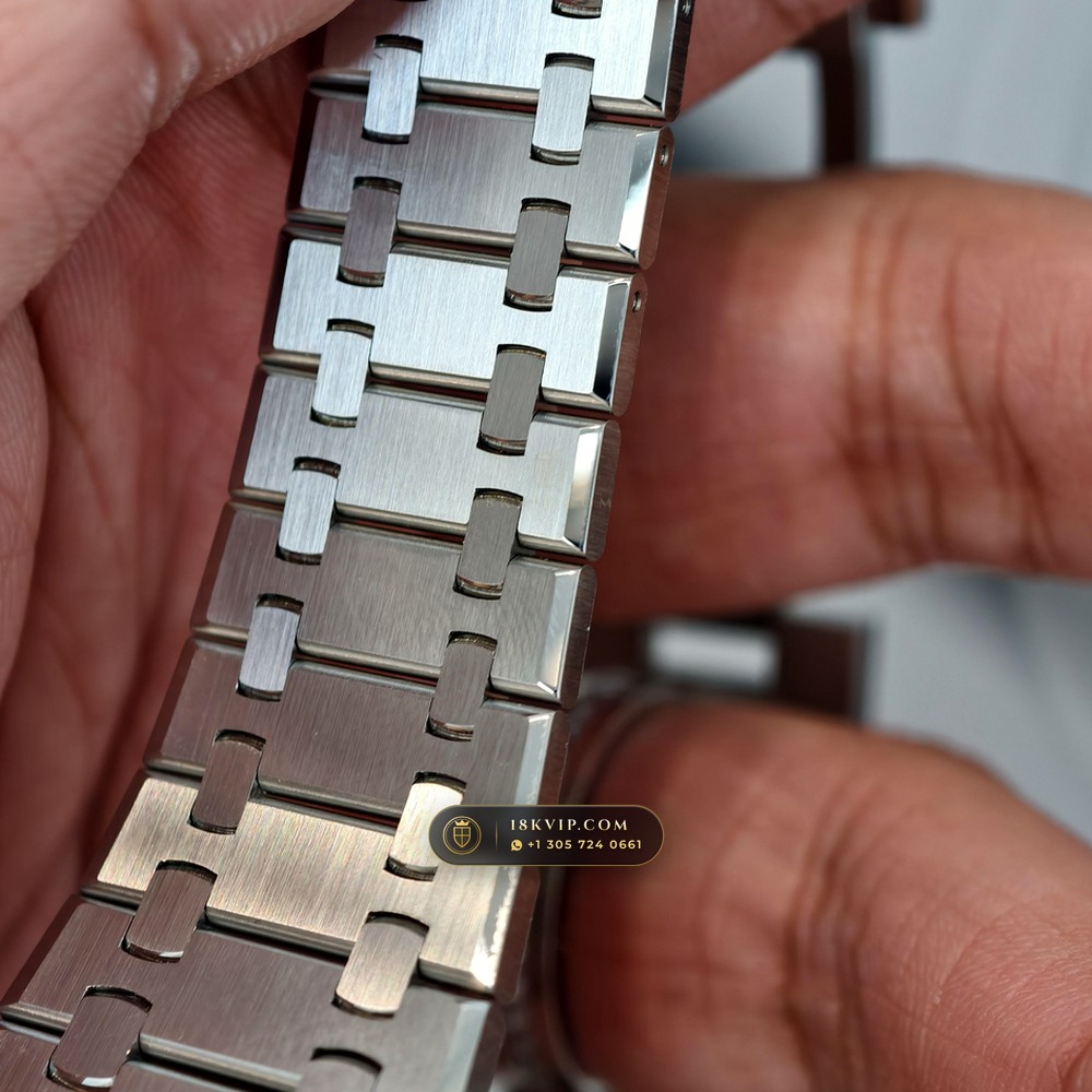 Audemars Piguet Royal Oak Selfwinding 41mm Custom Tapestry Dial Free-Sprung Calibre Ref. 15500ST — Private Vault Edition — Studio Gallery Plate XI in 904L Stainless Steel Custom Architecture (166.4g Verified Mass, Audemars Piguet Cal. 4302 - 70h Power Reserve)