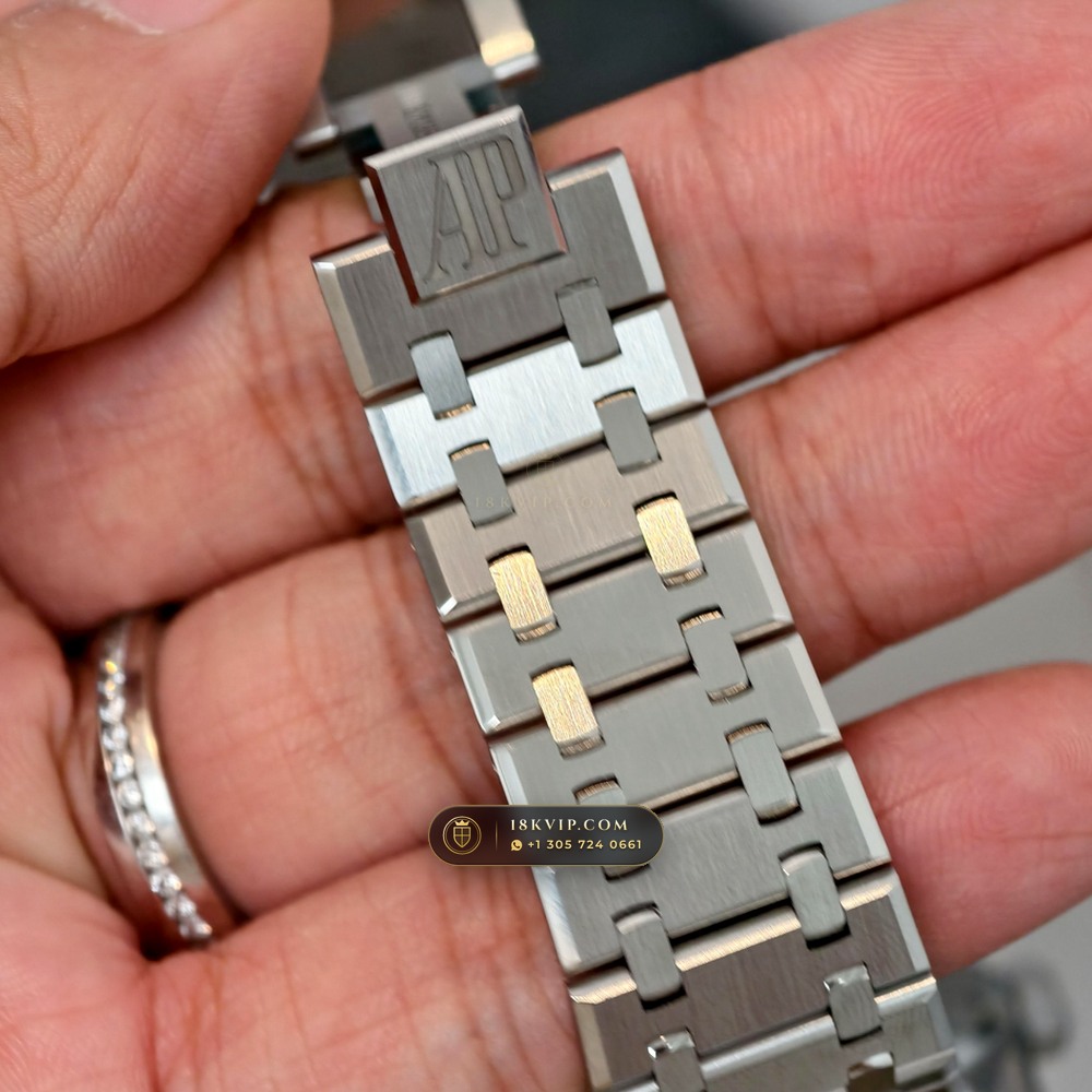 Audemars Piguet Royal Oak Selfwinding 41mm Custom Tapestry Dial Free-Sprung Calibre Ref. 15500ST — Private Vault Edition — Studio Gallery Plate XII in 904L Stainless Steel Custom Architecture (166.4g Verified Mass, Audemars Piguet Cal. 4302 - 70h Power Reserve)