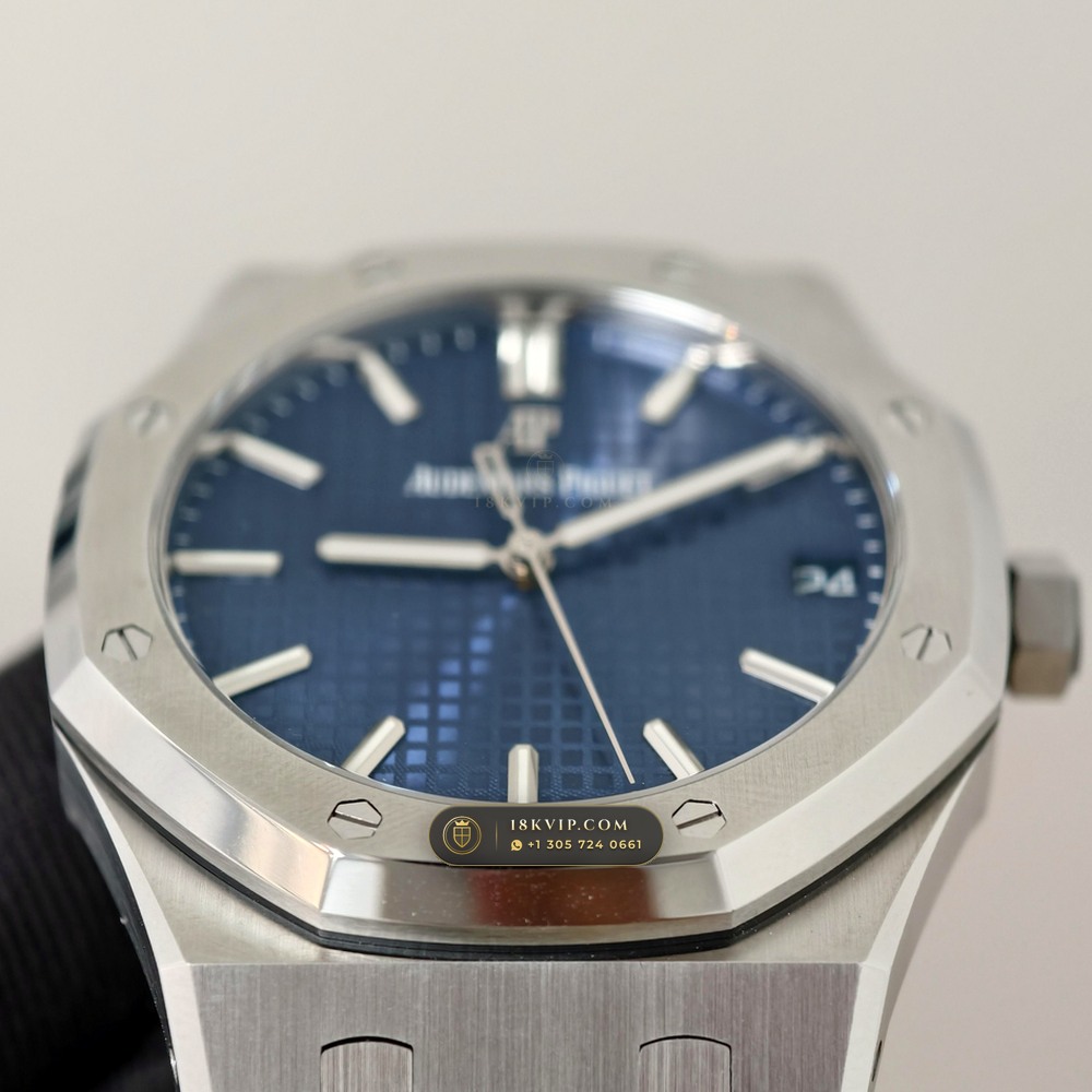 Audemars Piguet Royal Oak Selfwinding 41mm Custom Tapestry Dial Free-Sprung Calibre Ref. 15500ST — Private Vault Edition — Studio Gallery Plate IV in 904L Stainless Steel Custom Architecture (166.4g Verified Mass, Audemars Piguet Cal. 4302 - 70h Power Reserve)