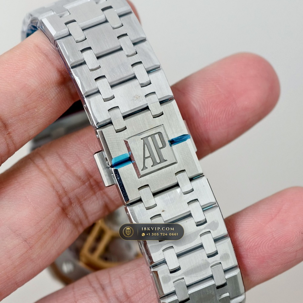 Audemars Piguet Royal Oak Selfwinding 41mm Custom Tapestry Dial Free-Sprung Calibre Ref. 15500ST — Private Vault Edition — Studio Gallery Plate VI in 904L Stainless Steel Custom Architecture (166.4g Verified Mass, Audemars Piguet Cal. 4302 - 70h Power Reserve)