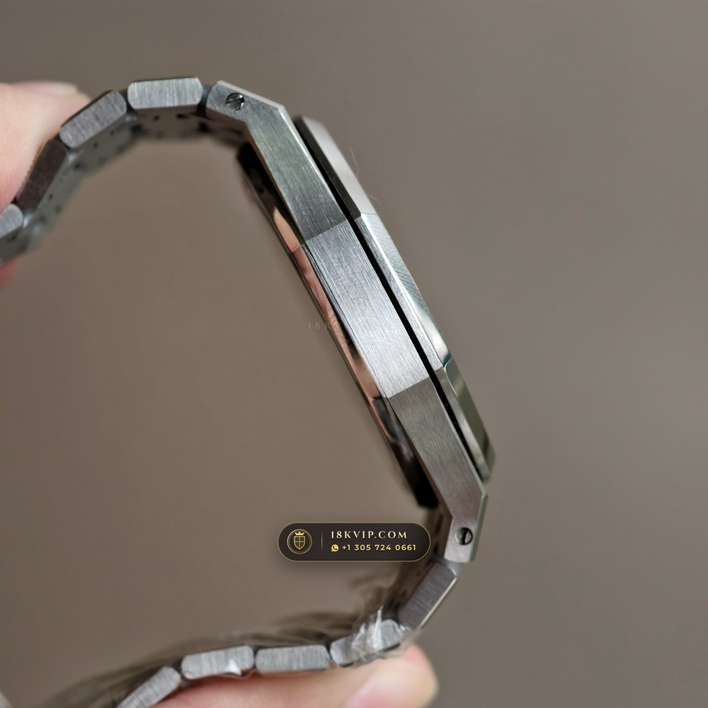 Audemars Piguet Royal Oak Jumbo Extra-Thin 39mm Ref. 15202ST.00.1240ST.01 — Private Vault Edition — Studio Gallery Plate IV in 904L Stainless Steel Custom Architecture (103.4g Verified Mass, Audemars Piguet Cal. 2121 Ultra-Thin)