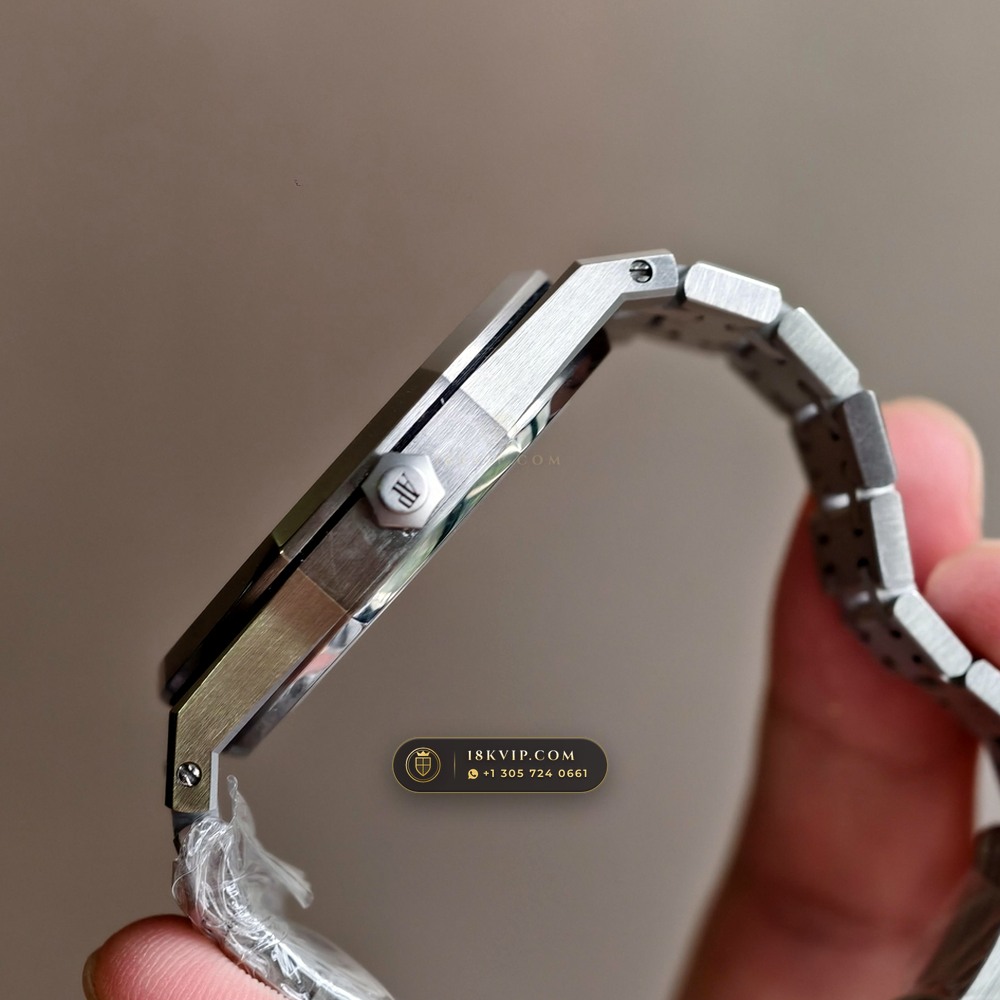 Audemars Piguet Royal Oak Jumbo Extra-Thin 39mm Ref. 15202ST.00.1240ST.01 — Private Vault Edition — Studio Gallery Plate V in 904L Stainless Steel Custom Architecture (103.4g Verified Mass, Audemars Piguet Cal. 2121 Ultra-Thin)