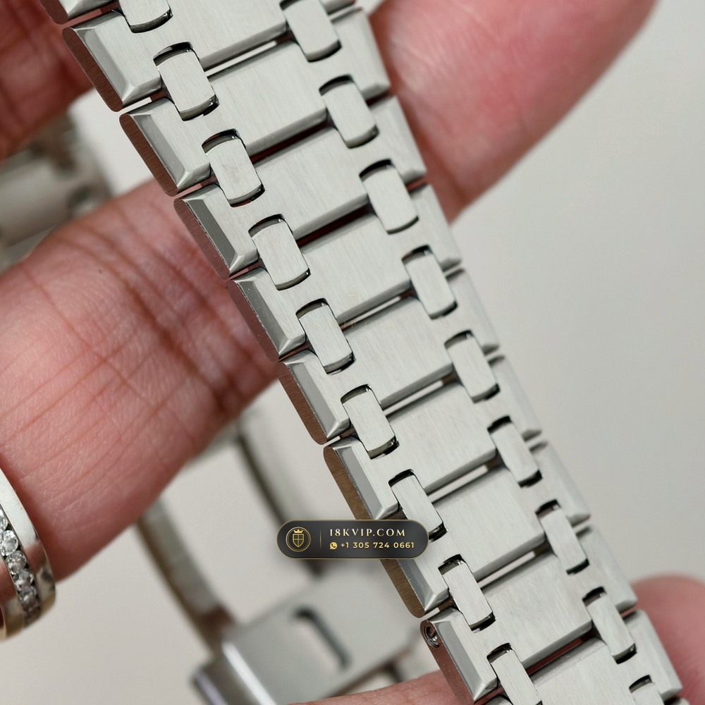 Audemars Piguet Royal Oak Jumbo Extra-Thin 39mm Chronometer Regulated Spec Ref. 15202ST — Private Vault Edition — Studio Gallery Plate VI in 904L Stainless Steel Custom Architecture (103.1g Verified Mass, Audemars Piguet Cal. 2121 Ultra-Thin)
