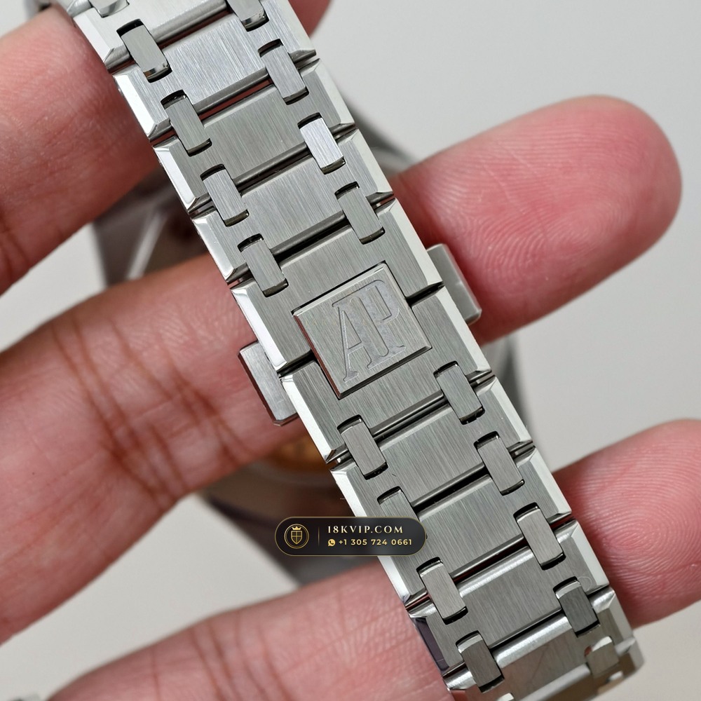 Audemars Piguet Royal Oak Jumbo Extra-Thin 39mm Chronometer Regulated Spec Ref. 15202ST — Private Vault Edition — Studio Gallery Plate VII in 904L Stainless Steel Custom Architecture (103.1g Verified Mass, Audemars Piguet Cal. 2121 Ultra-Thin)