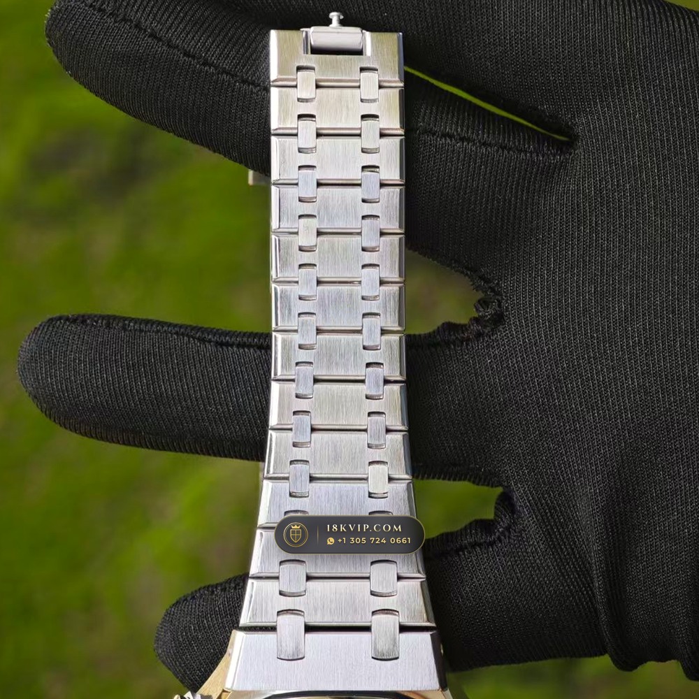 Audemars Piguet Royal Oak Selfwinding Chronograph 41mm Baguette Blue Sapphire Bezel 18K White Gold Ref. 26240BC.SS.1320BC.01 — Private Vault Edition — Studio Gallery Plate VI in 18K White Gold Au750 (245.8g Verified Mass, Audemars Piguet Cal. 4401 Flyback Chronograph)