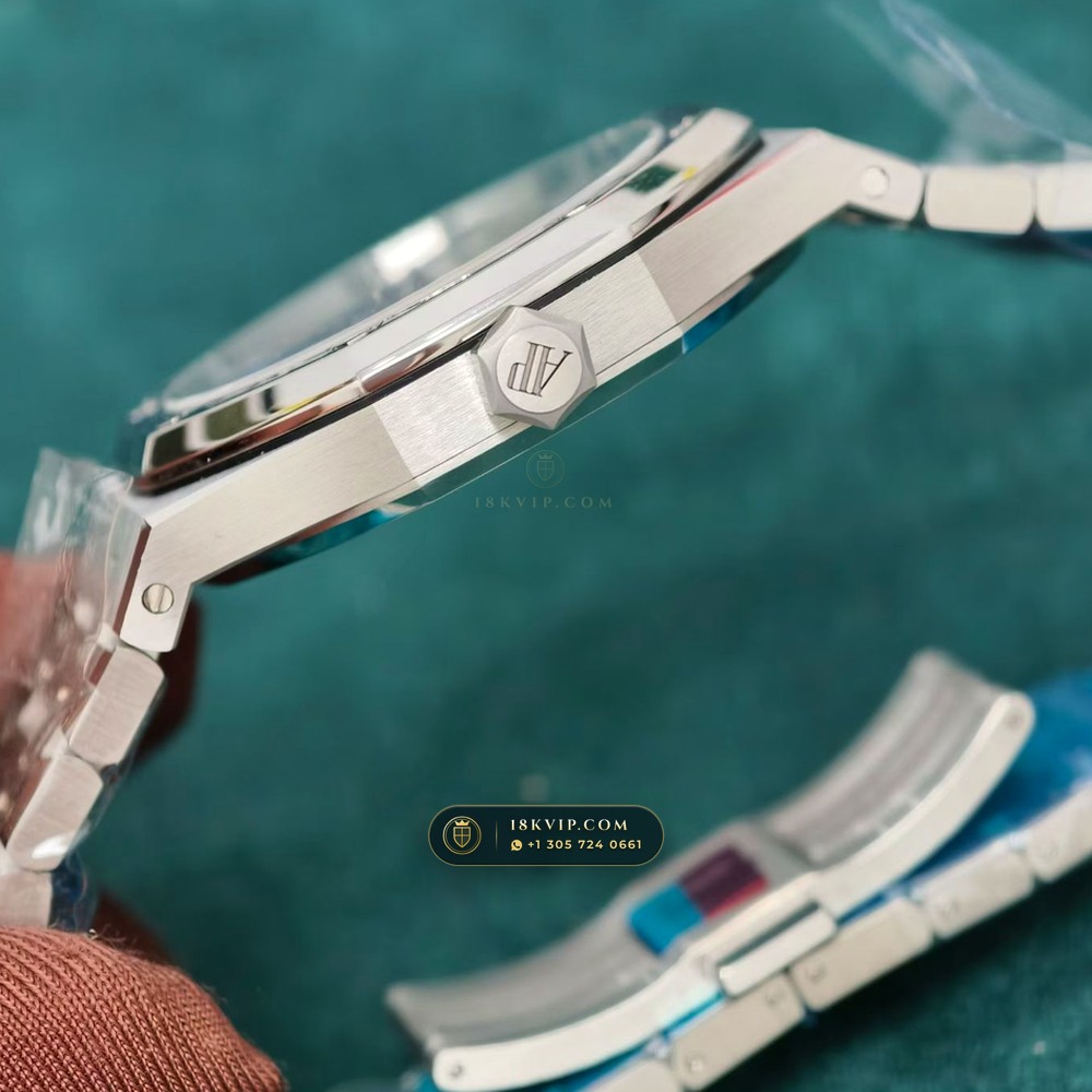 Audemars Piguet Royal Oak Double Balance Wheel Openworked 41mm Diamond-Set Bezel 18K White Gold Ref. 15412BC.SS.1220BC.02 — Private Vault Edition — Studio Gallery Plate V in 18K White Gold Au750 (224.3g Verified Mass, Audemars Piguet Cal. 3132 Dual-Balance Openworked)