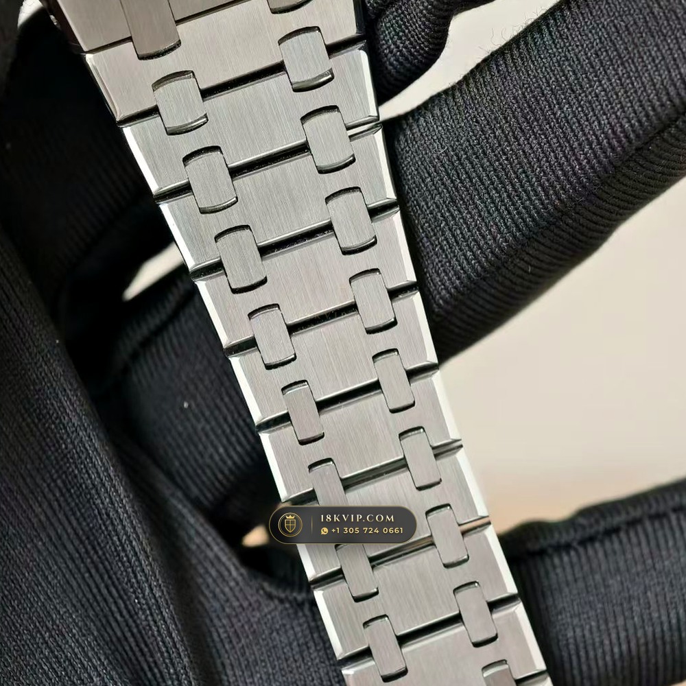 Audemars Piguet Royal Oak Selfwinding 37mm Hand-Chamfered Bevel Spec Ref. 15450ST — Private Vault Edition — Studio Gallery Plate VI in 904L Stainless Steel Custom Architecture (132.7g Verified Mass, Audemars Piguet Cal. 3120 / Cal. 5900)