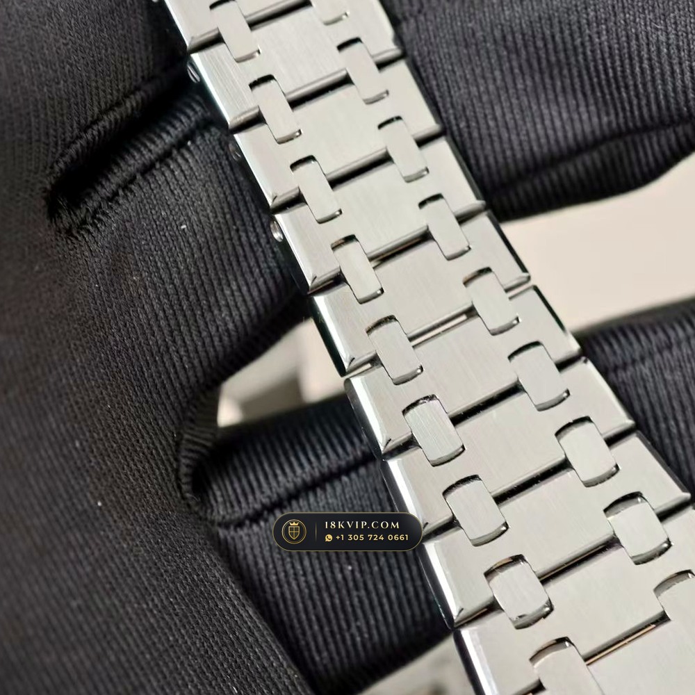 Audemars Piguet Royal Oak Selfwinding 37mm Hand-Chamfered Bevel Spec Ref. 15450ST — Private Vault Edition — Studio Gallery Plate VII in 904L Stainless Steel Custom Architecture (132.7g Verified Mass, Audemars Piguet Cal. 3120 / Cal. 5900)