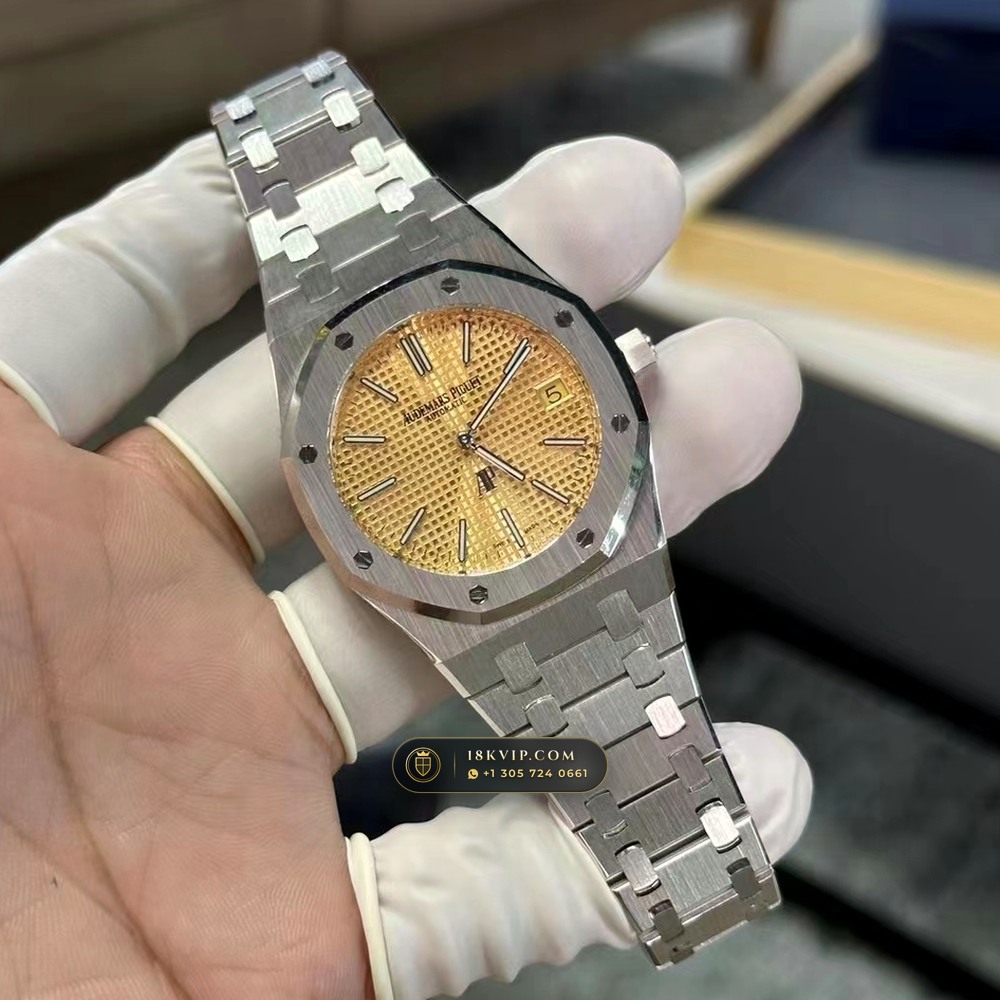Audemars Piguet Royal Oak Jumbo Extra-Thin 39mm Salmon Dial 18K White Gold Ref. 15202BC.OO.1240BC.01 — Private Vault Edition — Studio Gallery Plate II in 18K White Gold Au750 (174.3g Verified Mass, Audemars Piguet Cal. 2121 Ultra-Thin)