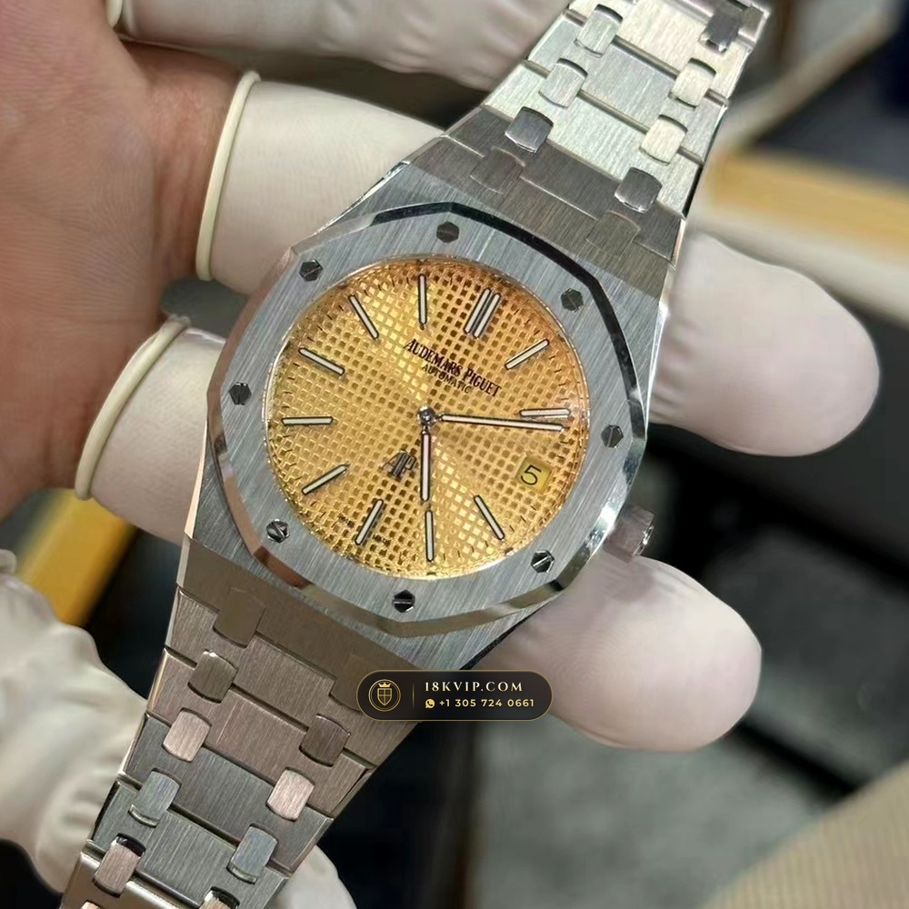Audemars Piguet Royal Oak Jumbo Extra-Thin 39mm Salmon Dial 18K White Gold Ref. 15202BC.OO.1240BC.01 — Private Vault Edition — Studio Gallery Plate III in 18K White Gold Au750 (174.3g Verified Mass, Audemars Piguet Cal. 2121 Ultra-Thin)