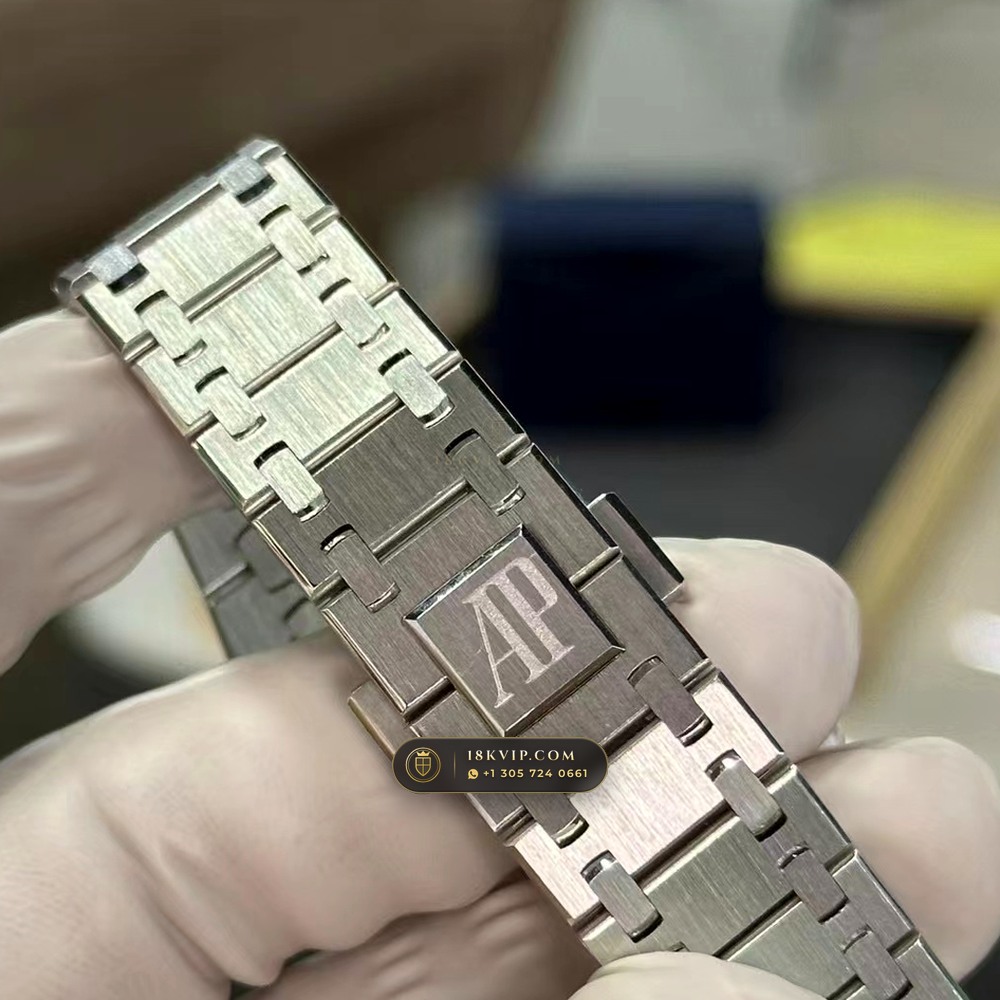 Audemars Piguet Royal Oak Jumbo Extra-Thin 39mm Salmon Dial 18K White Gold Ref. 15202BC.OO.1240BC.01 — Private Vault Edition — Studio Gallery Plate IX in 18K White Gold Au750 (174.3g Verified Mass, Audemars Piguet Cal. 2121 Ultra-Thin)