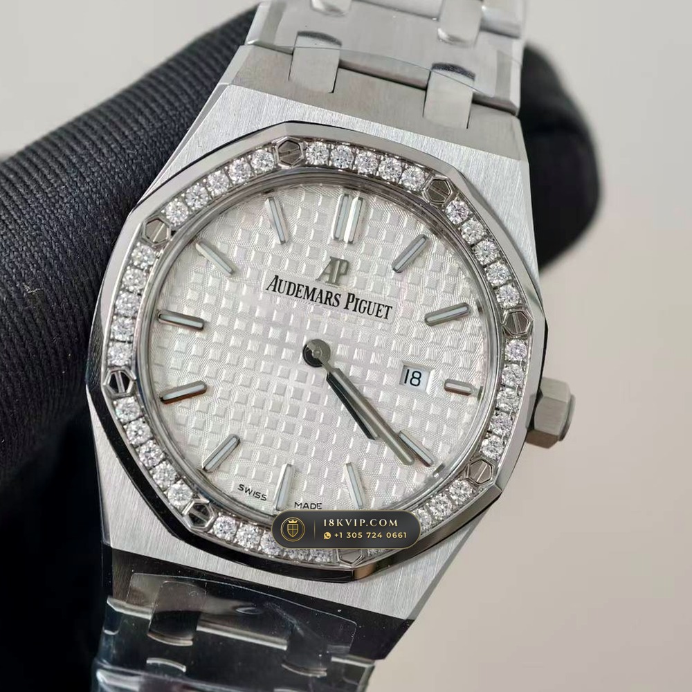 Audemars Piguet Royal Oak Ladies 33mm Diamond-Set Bezel Ref. 67651ST — Private Vault Edition — Studio Gallery Plate II in 904L Stainless Steel Custom Architecture (89.1g Verified Mass, Audemars Piguet Cal. 2713)