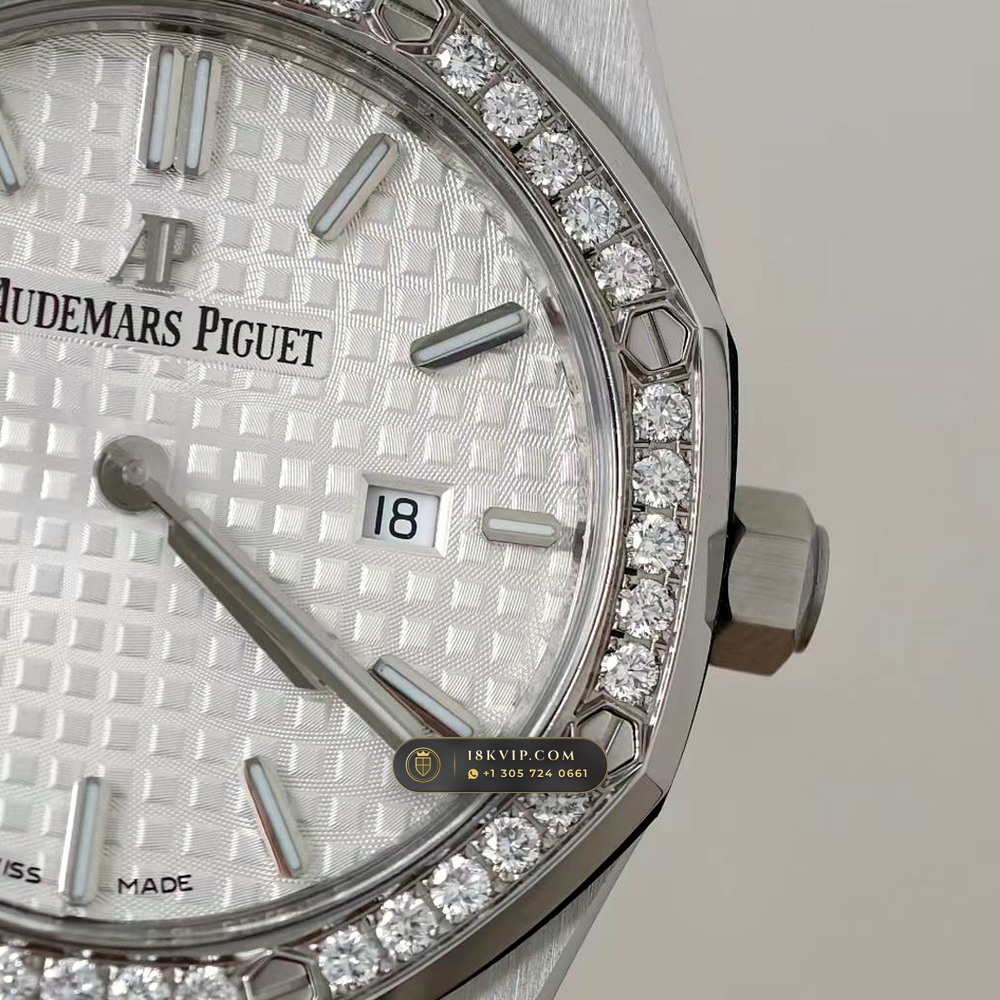 Audemars Piguet Royal Oak Ladies 33mm Diamond-Set Bezel Ref. 67651ST — Private Vault Edition — Studio Gallery Plate III in 904L Stainless Steel Custom Architecture (89.1g Verified Mass, Audemars Piguet Cal. 2713)