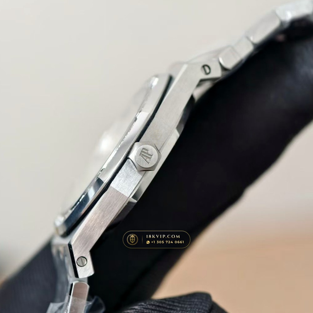 Audemars Piguet Royal Oak Ladies 33mm Diamond-Set Bezel Ref. 67651ST — Private Vault Edition — Studio Gallery Plate V in 904L Stainless Steel Custom Architecture (89.1g Verified Mass, Audemars Piguet Cal. 2713)