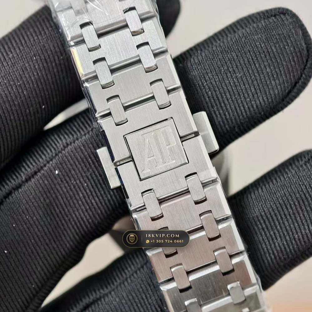 Audemars Piguet Royal Oak Ladies 33mm Diamond-Set Bezel Ref. 67651ST — Private Vault Edition — Studio Gallery Plate VI in 904L Stainless Steel Custom Architecture (89.1g Verified Mass, Audemars Piguet Cal. 2713)