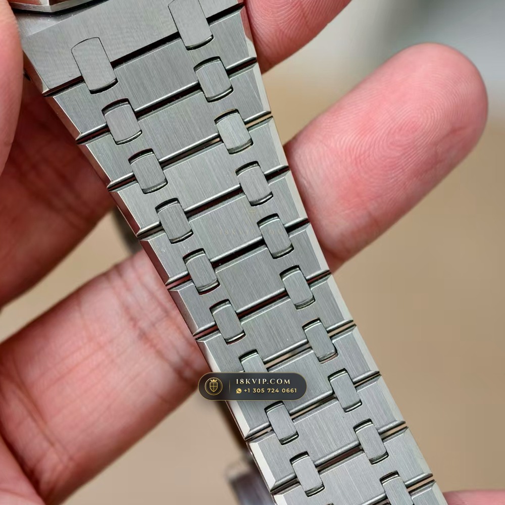 Audemars Piguet Royal Oak Selfwinding 41mm Chronometer Regulated Spec Ref. 15500ST — Private Vault Edition — Studio Gallery Plate VI in 904L Stainless Steel Custom Architecture (166.8g Verified Mass, Audemars Piguet Cal. 4302 - 70h Power Reserve)