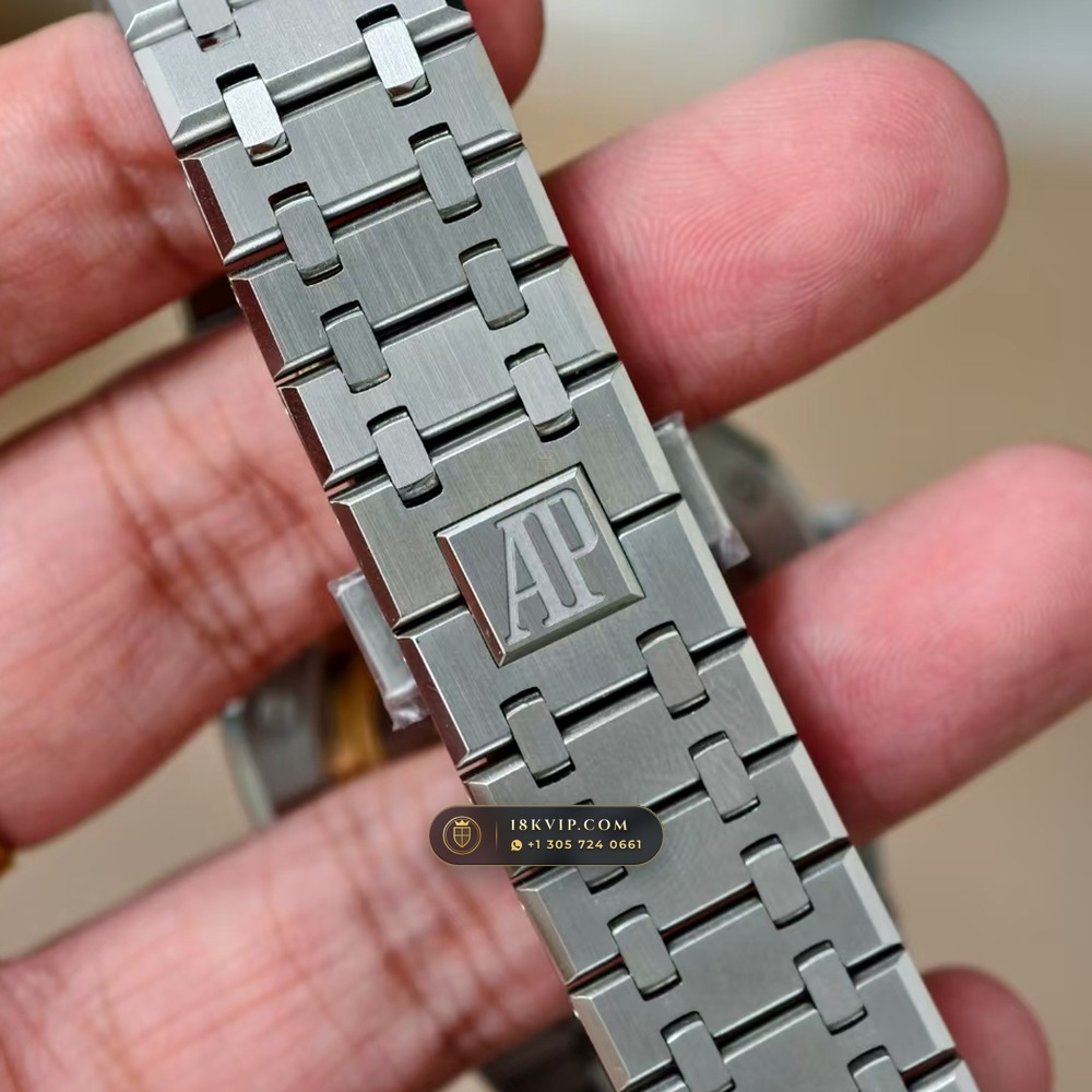 Audemars Piguet Royal Oak Selfwinding 41mm Chronometer Regulated Spec Ref. 15500ST — Private Vault Edition — Studio Gallery Plate VIII in 904L Stainless Steel Custom Architecture (166.8g Verified Mass, Audemars Piguet Cal. 4302 - 70h Power Reserve)