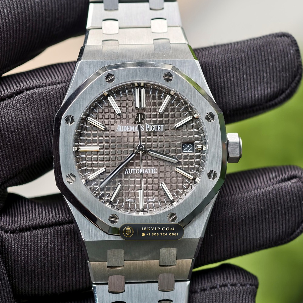 Audemars Piguet Royal Oak Selfwinding 37mm Sapphire Caseback Spec Ref. 15450ST — Private Vault Edition — Studio Gallery Plate II in 904L Stainless Steel Custom Architecture (132.2g Verified Mass, Audemars Piguet Cal. 3120 / Cal. 5900)