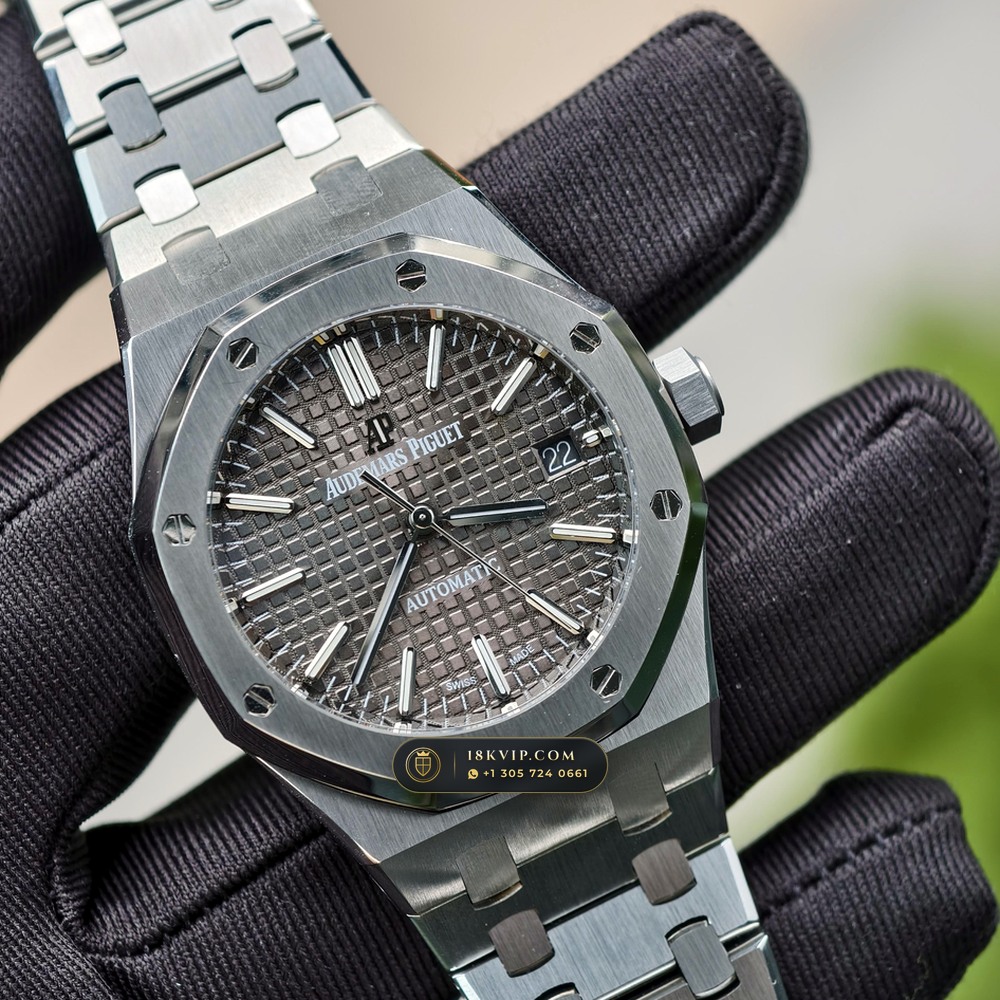 Audemars Piguet Royal Oak Selfwinding 37mm Sapphire Caseback Spec Ref. 15450ST — Private Vault Edition — Studio Gallery Plate III in 904L Stainless Steel Custom Architecture (132.2g Verified Mass, Audemars Piguet Cal. 3120 / Cal. 5900)
