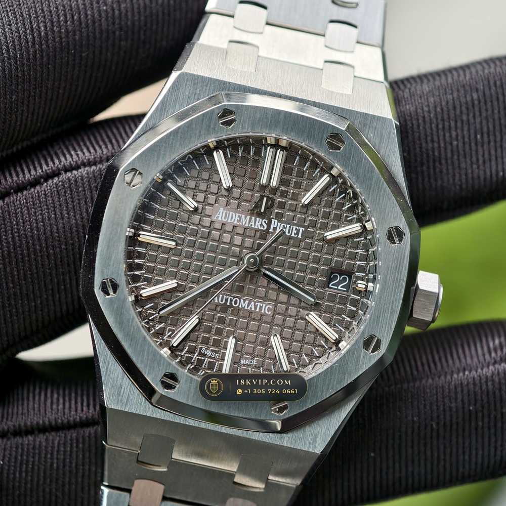 Audemars Piguet Royal Oak Selfwinding 37mm Sapphire Caseback Spec Ref. 15450ST — Private Vault Edition — Studio Gallery Plate IV in 904L Stainless Steel Custom Architecture (132.2g Verified Mass, Audemars Piguet Cal. 3120 / Cal. 5900)