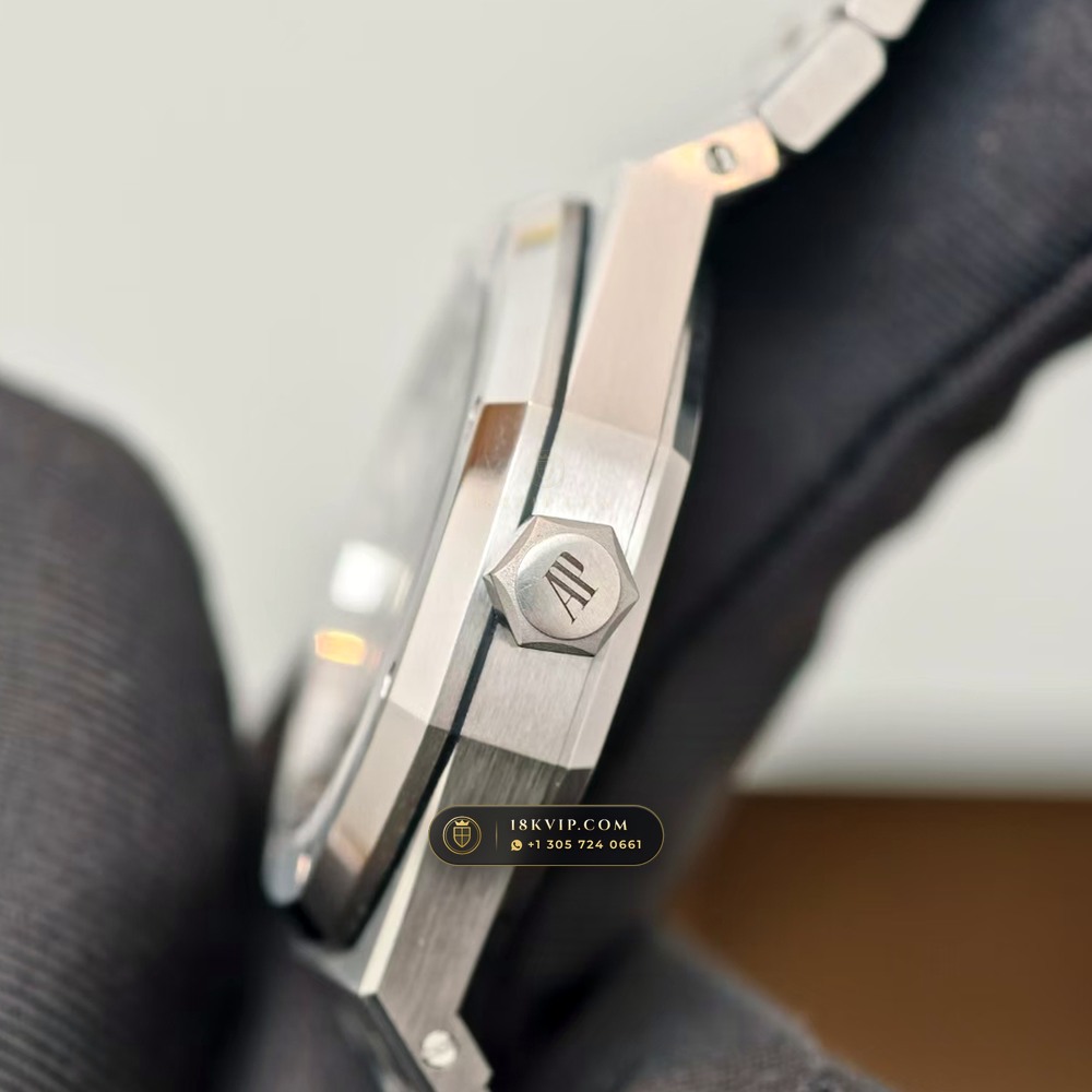 Audemars Piguet Royal Oak Selfwinding 37mm Master Watchmaker Spec Ref. 15450ST — Private Vault Edition — Studio Gallery Plate VI in 904L Stainless Steel Custom Architecture (132.6g Verified Mass, Audemars Piguet Cal. 3120 / Cal. 5900)