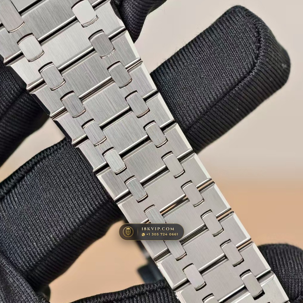 Audemars Piguet Royal Oak Selfwinding 41mm Ref. 15400ST — Private Vault Edition — Studio Gallery Plate VI in 904L Stainless Steel Custom Architecture (166.8g Verified Mass, Audemars Piguet Cal. 3120 - 22K Gold Rotor)