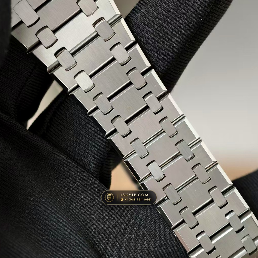 Audemars Piguet Royal Oak Selfwinding 41mm Sunray Emerald / Khaki Green Dial Ref. 15510ST — Private Vault Edition — Studio Gallery Plate V in 904L Stainless Steel Custom Architecture (166.6g Verified Mass, Audemars Piguet Cal. 4302 - 70h Power Reserve)