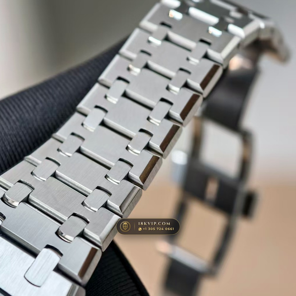 Audemars Piguet Royal Oak Selfwinding 41mm Sunray Emerald / Khaki Green Dial Ref. 15510ST — Private Vault Edition — Studio Gallery Plate VI in 904L Stainless Steel Custom Architecture (166.6g Verified Mass, Audemars Piguet Cal. 4302 - 70h Power Reserve)