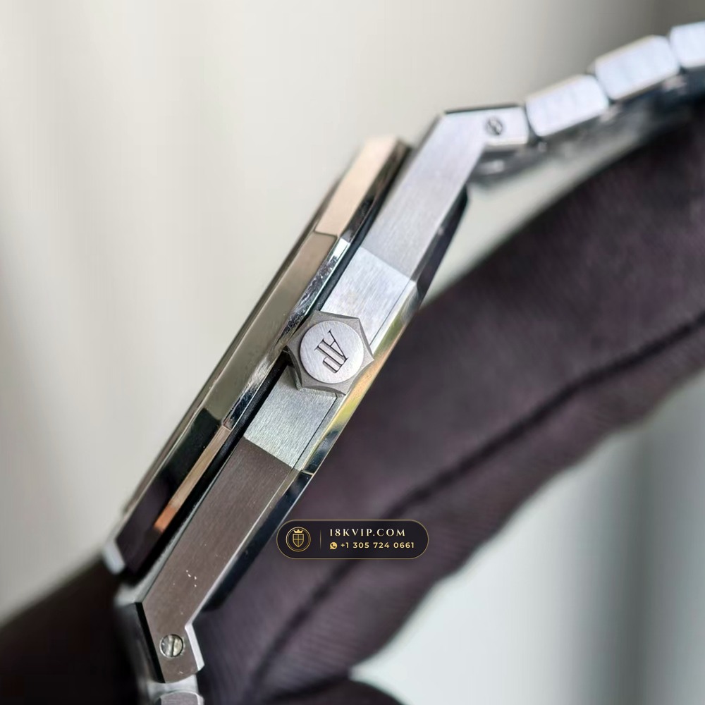 Audemars Piguet Royal Oak Double Balance Wheel Openworked 41mm 18K White Gold Ref. 15412BC — Private Vault Edition — Studio Gallery Plate VI in 18K White Gold Au750 (224.8g Verified Mass, Audemars Piguet Cal. 3132 Dual-Balance Openworked)