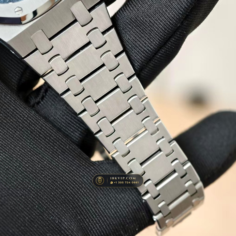 Audemars Piguet Royal Oak Jumbo Extra-Thin 39mm Vendome Salon Spec Ref. 15202ST — Private Vault Edition — Studio Gallery Plate IV in 904L Stainless Steel Custom Architecture (103.6g Verified Mass, Audemars Piguet Cal. 2121 Ultra-Thin)