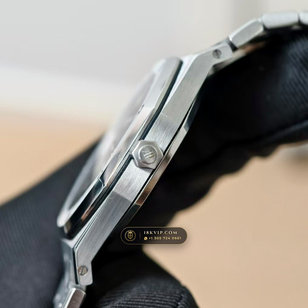 Audemars Piguet Royal Oak Jumbo Extra-Thin 39mm Vendome Salon Spec Ref. 15202ST — Private Vault Edition — Studio Gallery Plate V in 904L Stainless Steel Custom Architecture (103.6g Verified Mass, Audemars Piguet Cal. 2121 Ultra-Thin)